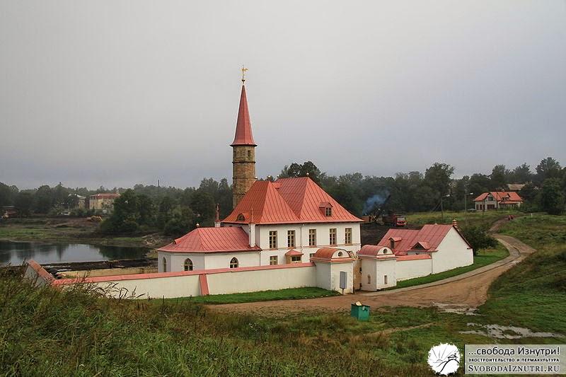 Пожалуй, самое известное здание из землебита — Приоратский дворец в Гатчине