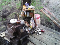 ...залили водой ячневую крупу и поставили внутрь печи, а топку и дымоход печи плотно закрыли кирпичами. Думаем, к утру каша будет готова!